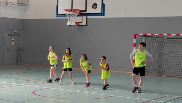 Un aprem à la salle. Merci à la bande de jeunes qui m’accompagne sur les entraînements