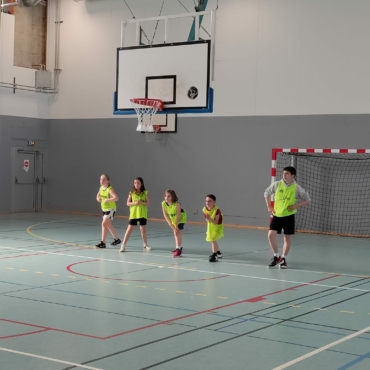 Un aprem à la salle. Merci à la bande de jeunes qui m’accompagne sur les entraînements