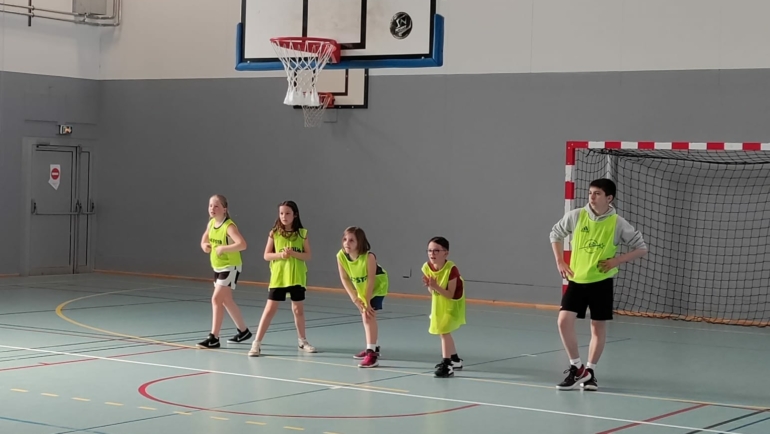 Un aprem à la salle. Merci à la bande de jeunes qui m’accompagne sur les entraînements